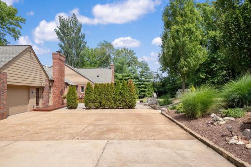 1 Spoede Ln, Saint Louis MO 63141-7763 exterior