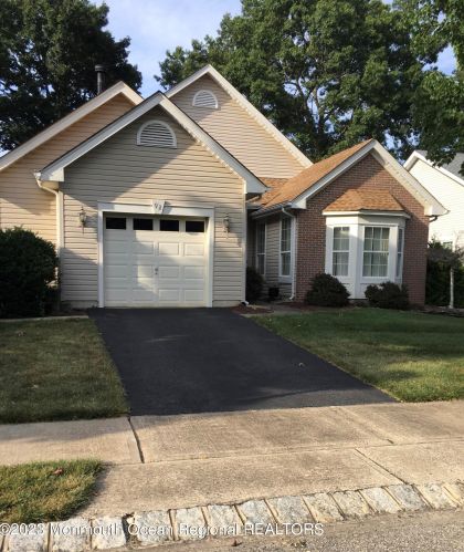 92 Sandpiper Dr, Berkeley Township, NJ 08721-1965