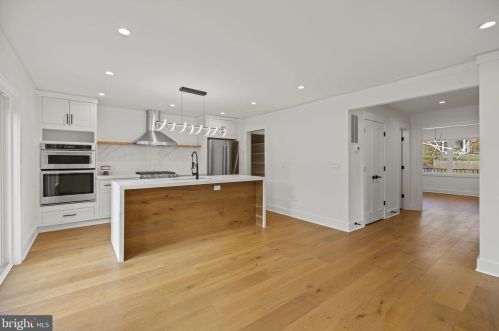 2706 Valley Dr, Alexandria VA  22302-2845 exterior