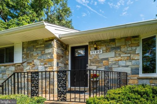 1120 Collingwood Rd, Alexandria, VA 22308-1726