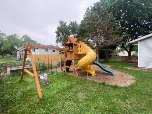 794 Dover Ct, Bull Valley IL 60014-7809 exterior