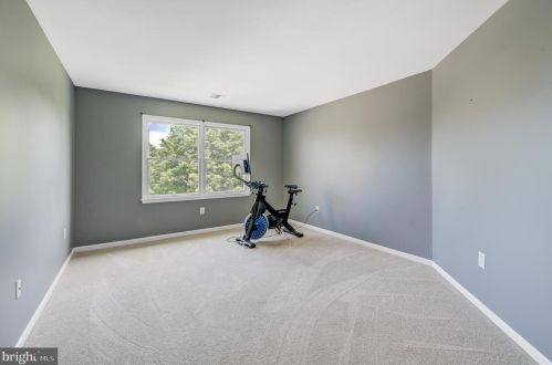 5 Cobblestone Ct, Columbus NJ 08022-1969 exterior