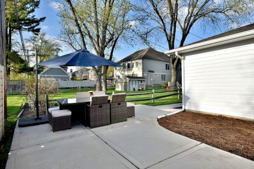 315 Niagara Ave, Elmhurst, IL 60126-4032