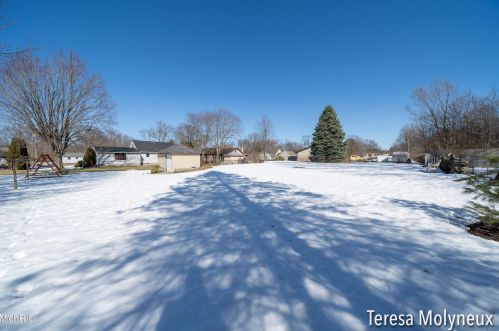 4085 Nicholl Ave, Meskegon MI 49444-3633 exterior