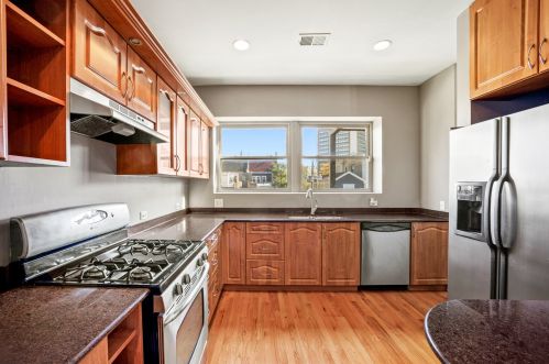 4023 Calumet Ave, Chicago, IL 60653-2233