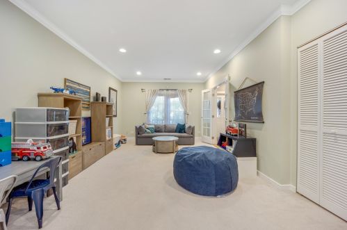 1905 Grace St, Chicago IL 60613-2901 exterior