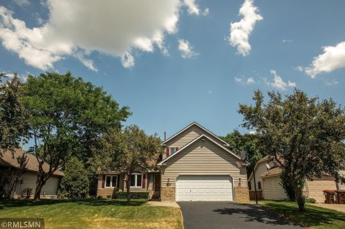 1243 Fallbrook Ln, Saint Paul, MN 55125-9170