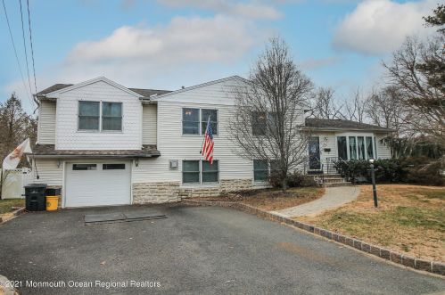 16 Fairway Ave, West Long Branch, NJ 07764-1732
