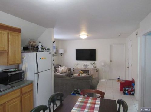 53 Hamilton Ave, Fairview NJ 07022-2040 exterior