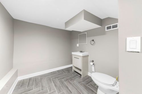 850 50th Pl, Chicago IL 60609-5155 exterior