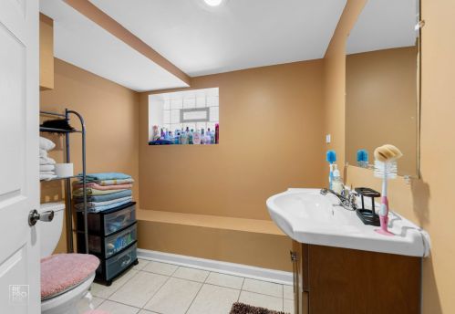 7604 Yates Blvd, Chicago IL  60649-4127 exterior