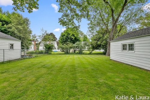 1243 Northlawn St, Grand Rapids MI 49505-3866 exterior