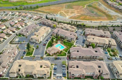 300 Moon Cir, Folsom CA  95630-4102 exterior