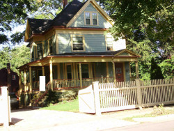 377 Waltham St, Newton, MA 02465-1938