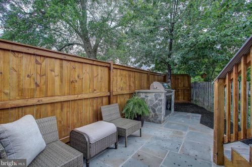 2440 Huidekoper Pl, Washington DC  20007-1826 exterior