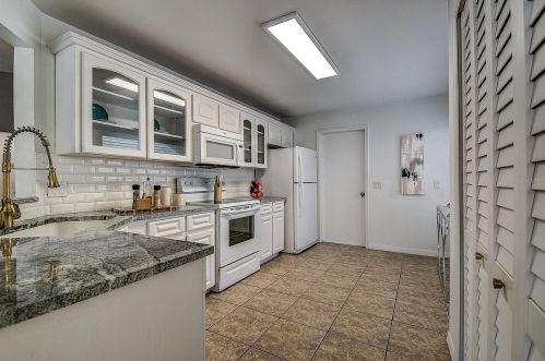 9759 Fox Hollow Rd, Tampa FL  33647-1831 exterior