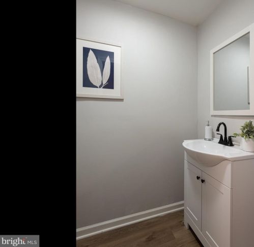 1 Scarlet Ave, Chester PA 19014-2122 exterior