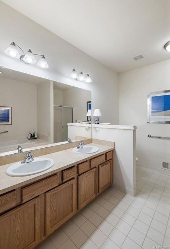 1342 Alameda Blvd, Troy MI 48085-6739 exterior