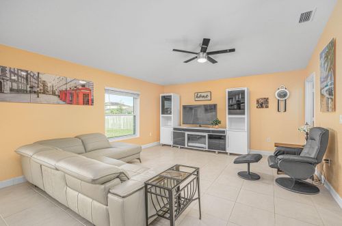 901 Bent Creek Dr, Fort Pierce FL  34947-1331 exterior
