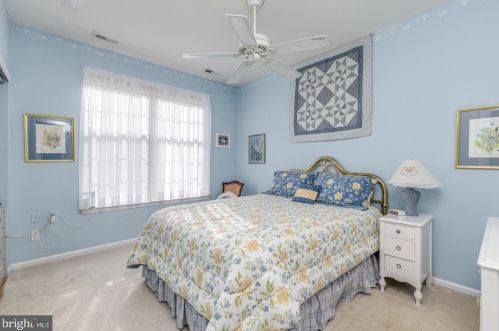 77 Warwick Way, Southampton NJ 08088-1150 exterior