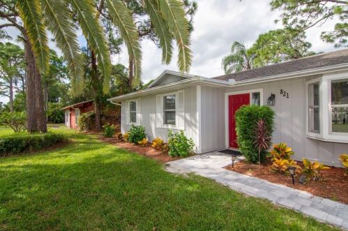 821 Walters Ter, Fort Pierce FL  34983-3962 exterior