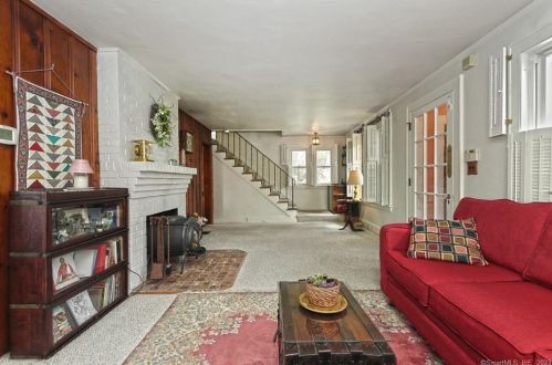 3 Hillcrest Ave, Milford CT 06460-7333 exterior