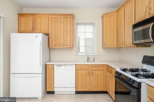 135 Burholme Dr, Trenton NJ 08691-3336 exterior