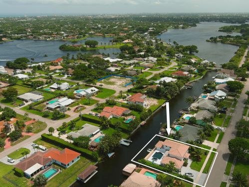 3612 Diane Dr, Boynton Beach FL 33435-8521 exterior