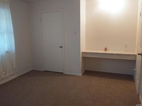 8739 Santa Bella Dr D, Hazelwood MO 63042-2917 exterior