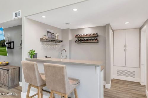 2347 Cinnabar Ave, Phoenix AZ  85028-3633 exterior