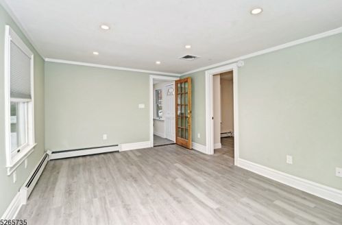 21 Dougal Ave, Livingston NJ  07039-4010 exterior