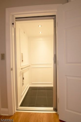 10 Baxter Ln, Town Center NJ 07052-1429 exterior