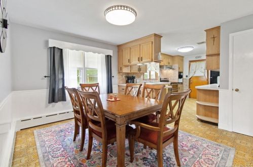 28 Bungay Ter, Seymour CT 06483-2511 exterior