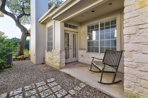 5406 Courtyard Dr, Austin TX 78730-5015 exterior