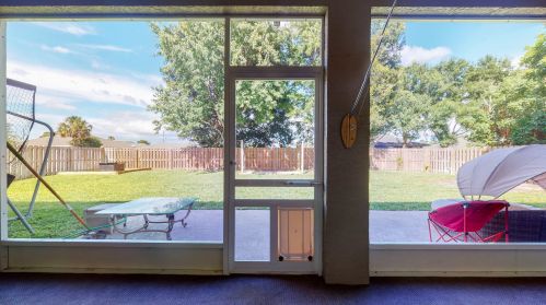 2081 Burlington St, Fort Pierce FL  34984-4350 exterior