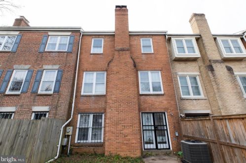 7 Grace Church Ct, Silver Spring MD  20910-2161 exterior