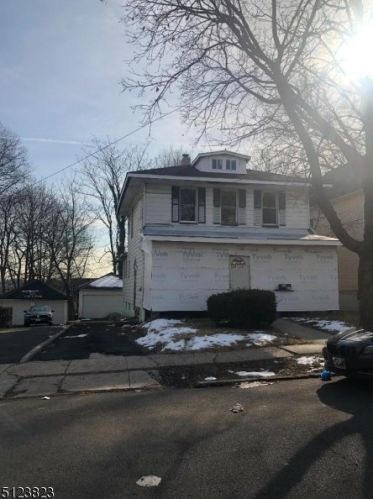 208 Park Pl, Irvington NJ 07111-2228 exterior