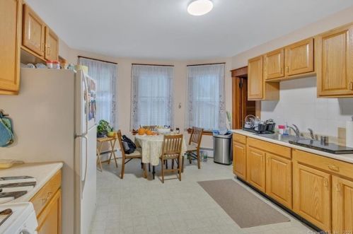 194 Gold St, New Britain CT 06053-3758 exterior