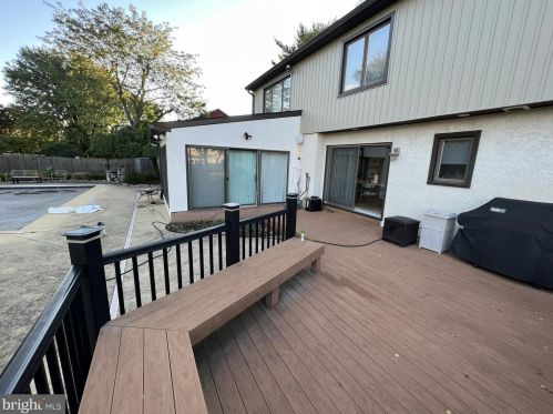 2269 Pne Rd, Huntingdon Valley PA 19006-4028 exterior