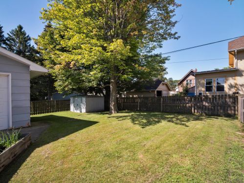 1307 Manila St, Manitowoc WI 54220-6116 exterior