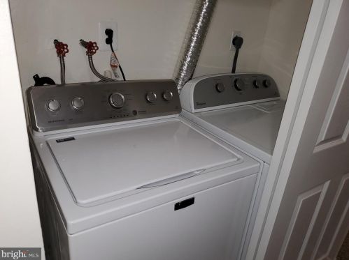 1006 Gum Pl, Huntingdon Valley PA 19006-1716 exterior