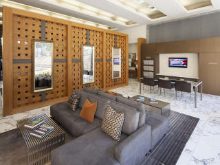 1515 Jefferson Davis Hwy, Arlington VA  22202-3305 exterior