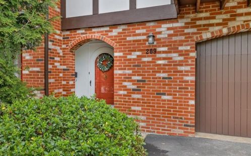 209 Thornberry Dr, Pittsburgh PA 15237-3349 exterior