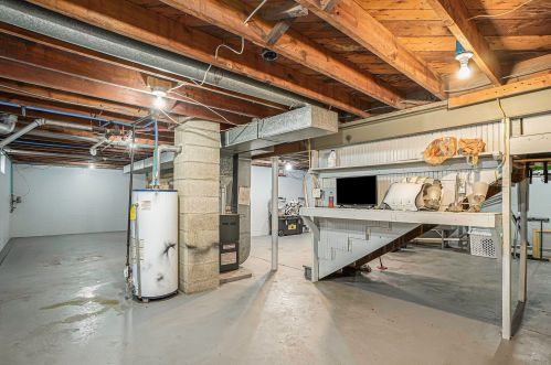 831 Hackley Ave, Meskegon MI 49444-1268 exterior