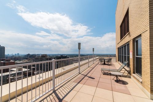 336 Wellington Ave, Chicago IL  60657-5650 exterior