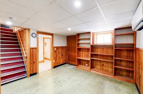 293 Doyle Ave, Providence RI 02906-3354 exterior