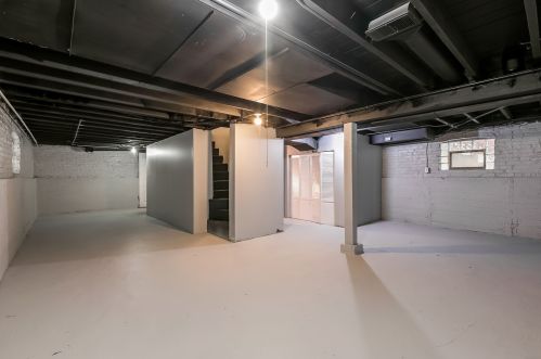 9132 Saginaw Ave, Chicago IL  60617-4150 exterior