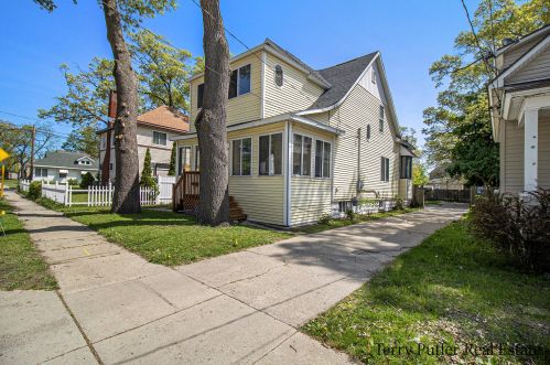 1632 Sanford St, Meskegon MI  49441-2521 exterior