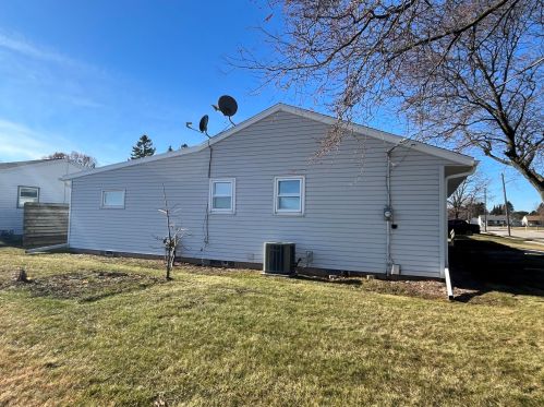 3303 Dl St, Manitowoc WI 54220-4205 exterior