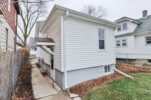 2040 70, Milwaukee WI 53223-2151 exterior